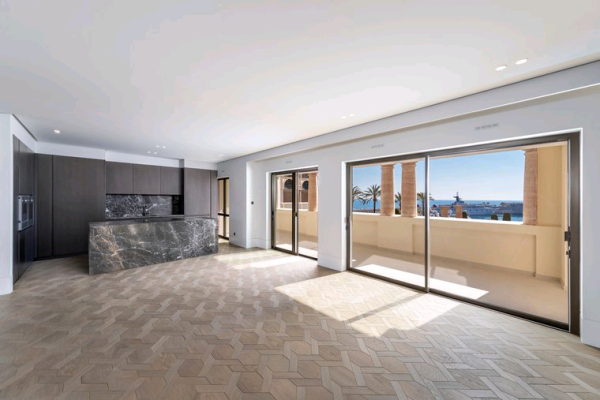 Seaside Plaza Luxurious 3 Bedroom Apartment