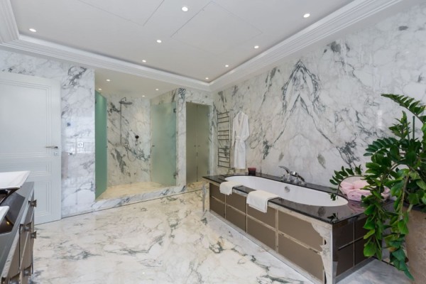 Le Panorama, Prestigious apartment